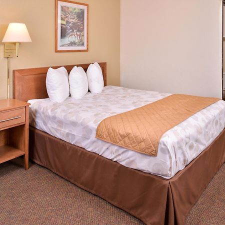 Americas Best Value Inn Missouri Valley Bagian luar foto