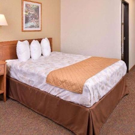 Americas Best Value Inn Missouri Valley Bagian luar foto