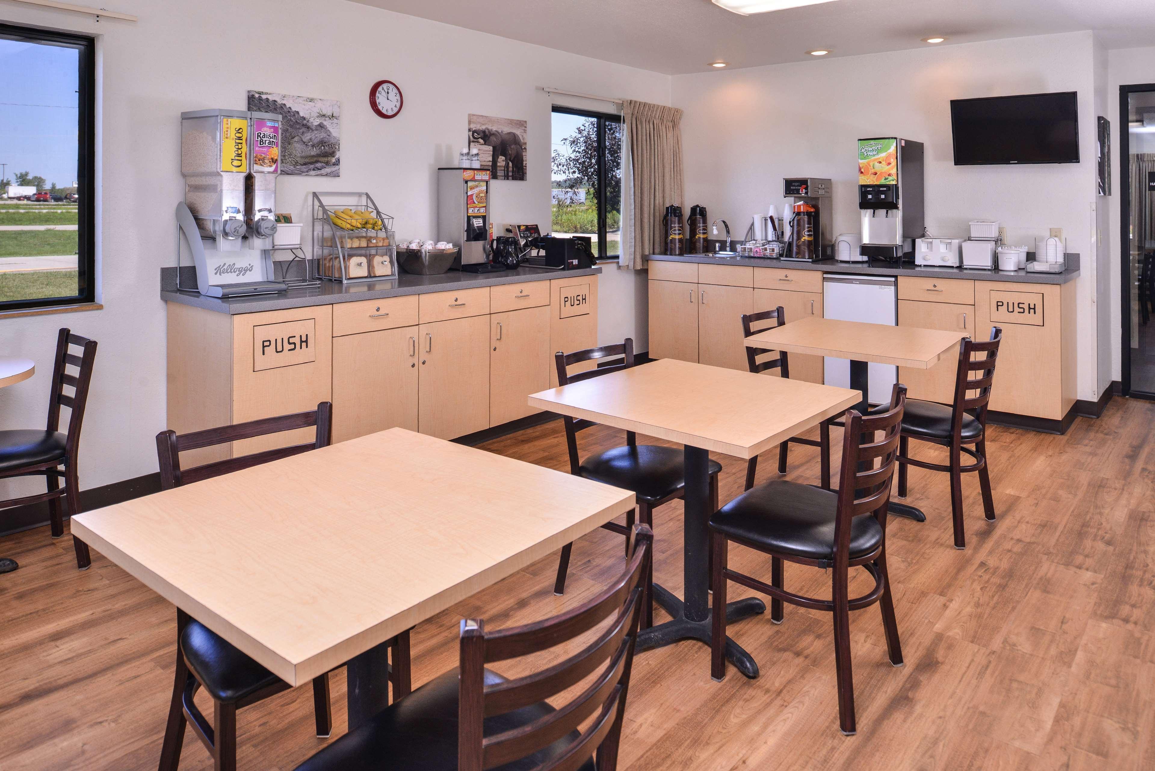 Americas Best Value Inn Missouri Valley Bagian luar foto
