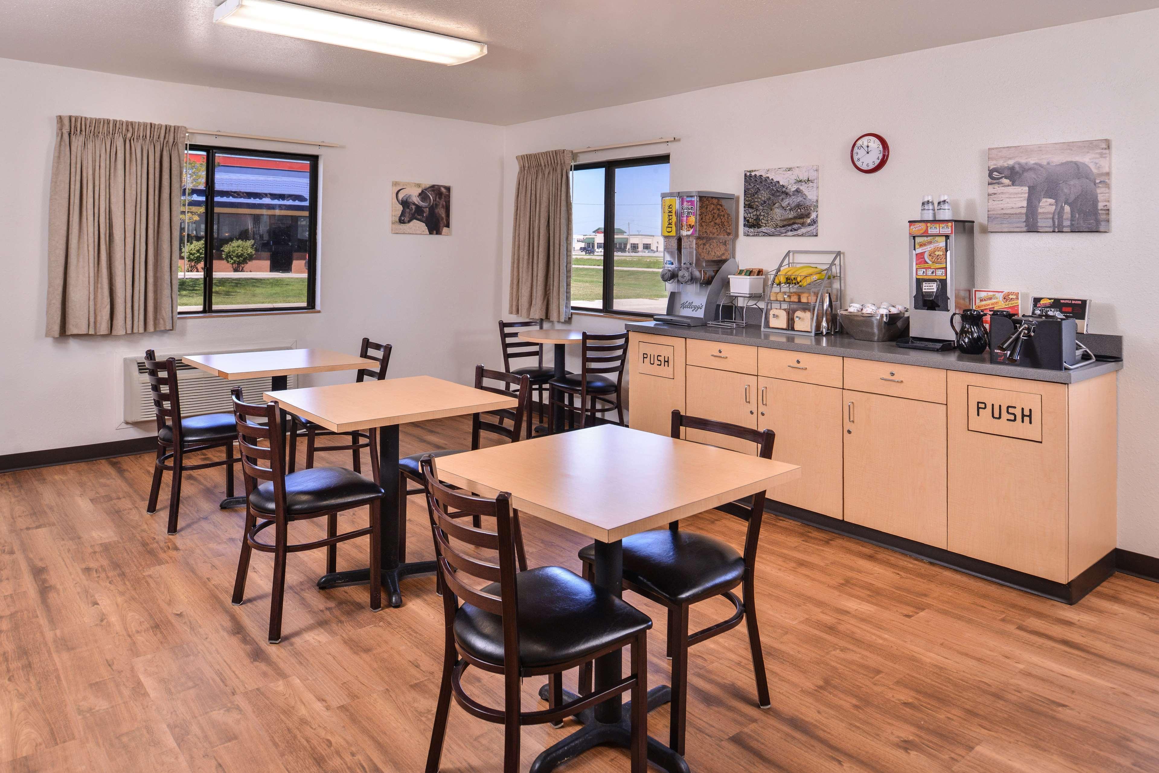 Americas Best Value Inn Missouri Valley Bagian luar foto