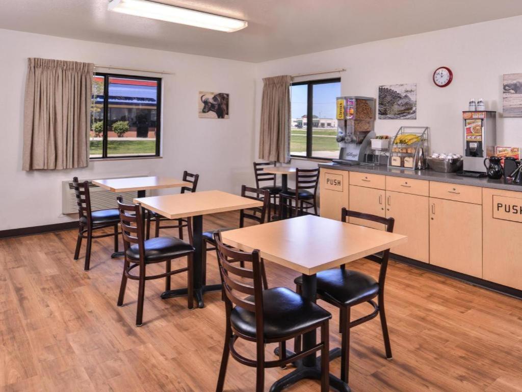 Americas Best Value Inn Missouri Valley Bagian luar foto
