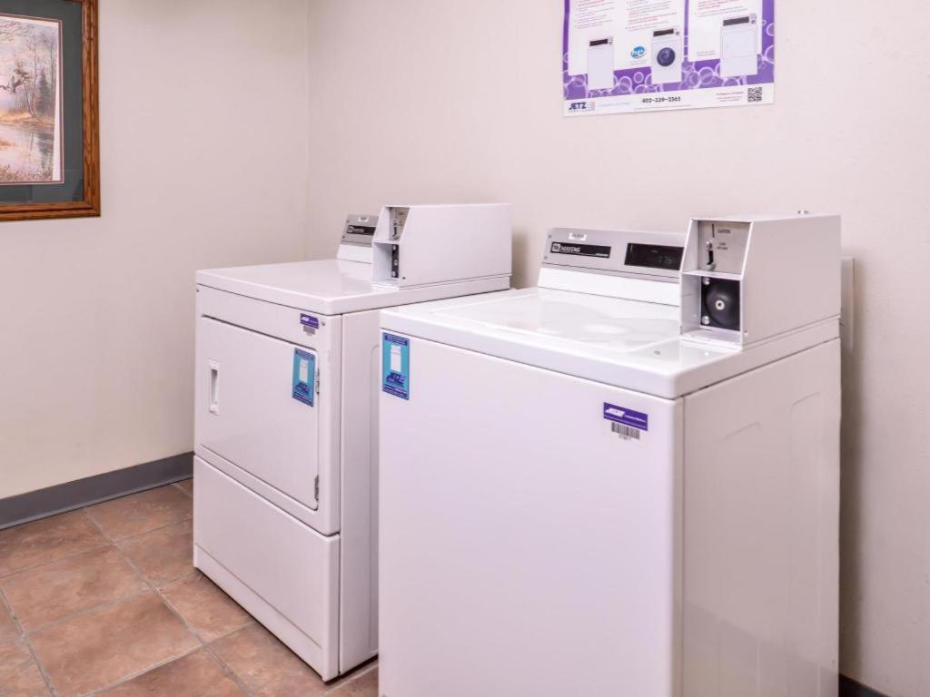 Americas Best Value Inn Missouri Valley Bagian luar foto