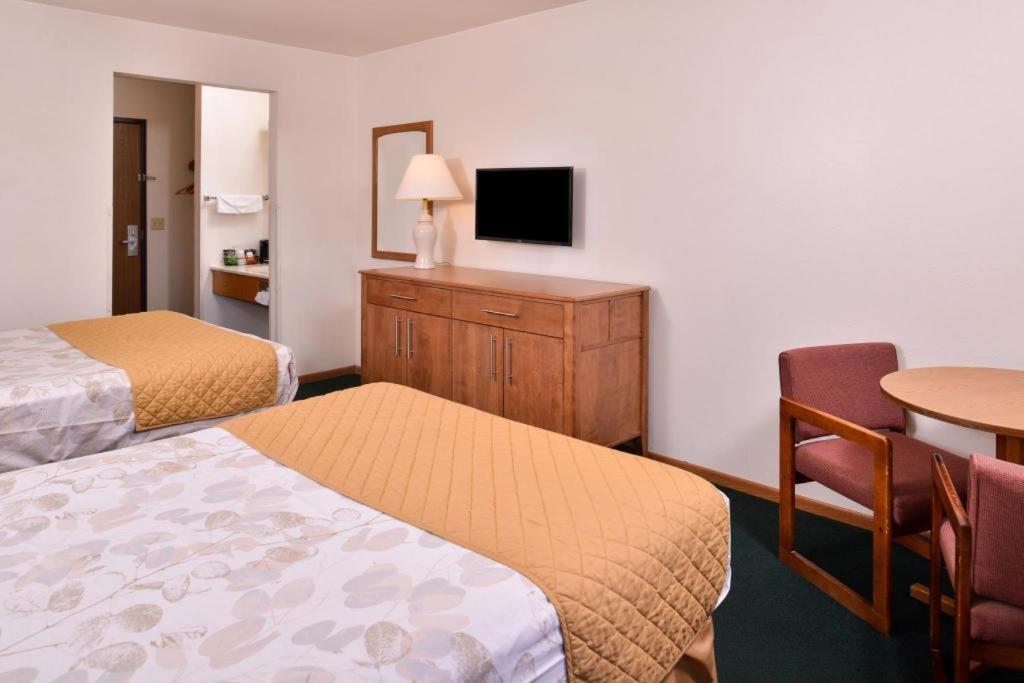 Americas Best Value Inn Missouri Valley Bagian luar foto