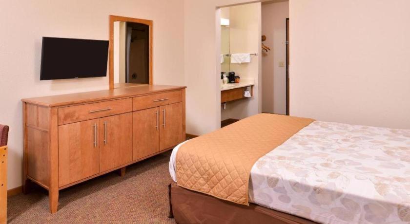 Americas Best Value Inn Missouri Valley Bagian luar foto