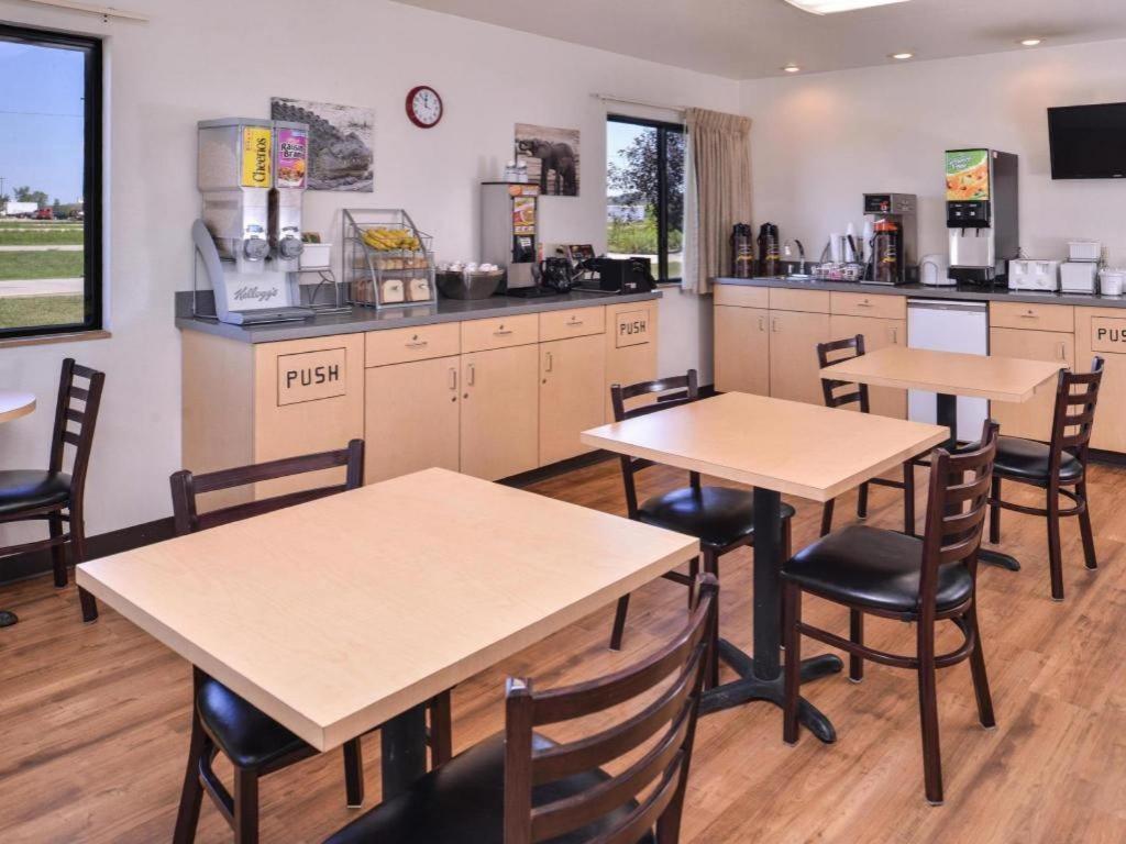 Americas Best Value Inn Missouri Valley Bagian luar foto
