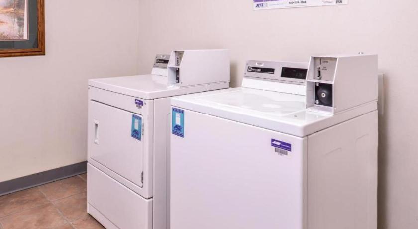 Americas Best Value Inn Missouri Valley Bagian luar foto