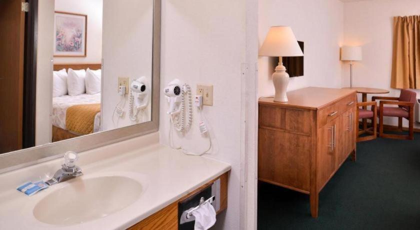 Americas Best Value Inn Missouri Valley Bagian luar foto