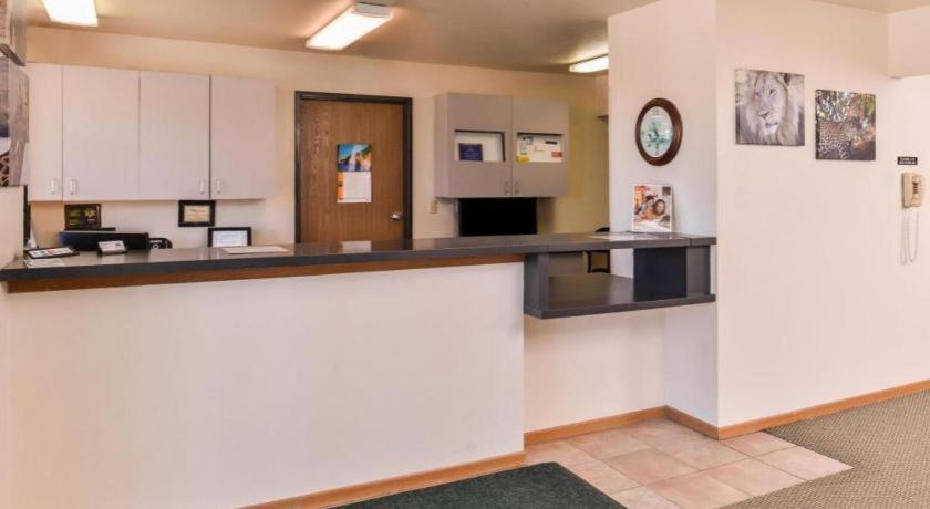 Americas Best Value Inn Missouri Valley Bagian luar foto