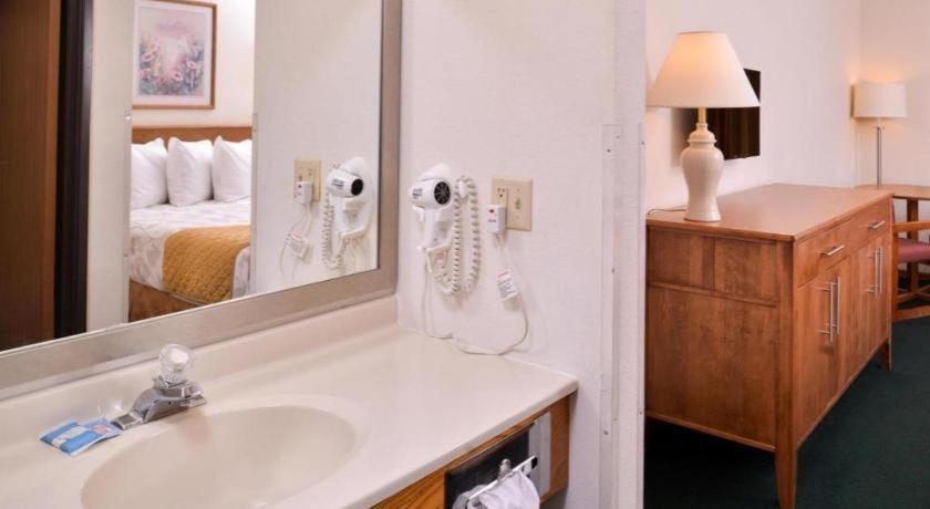 Americas Best Value Inn Missouri Valley Bagian luar foto