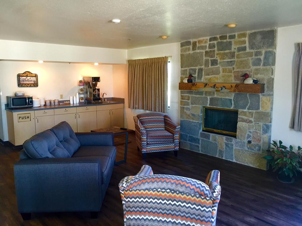 Americas Best Value Inn Missouri Valley Bagian luar foto